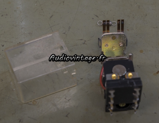 Marantz 140 : relais à désoxyder.