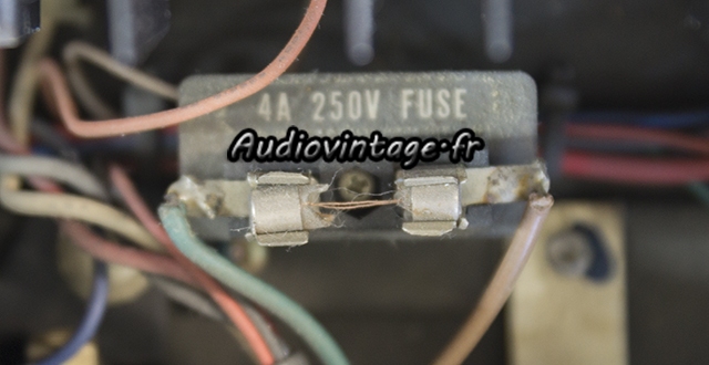 Marantz 140 : fusible bien mal en point !