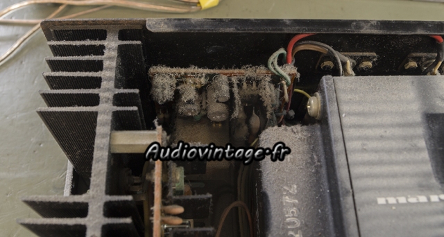 Marantz 140 : sous la poussière...