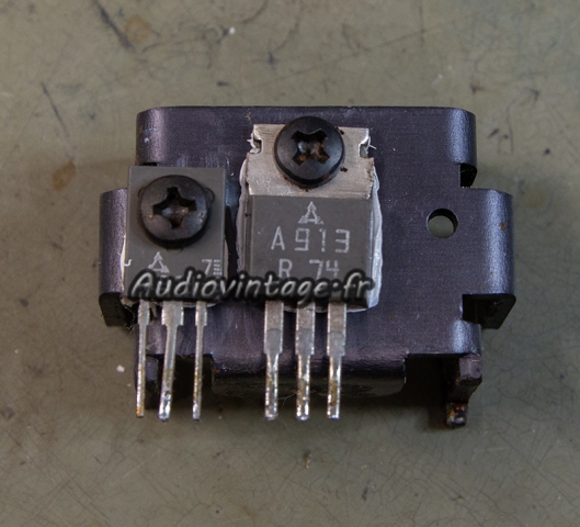 Marantz 170DC : transistors désoxydés, testés et remontés sur de la graisse fraiche.