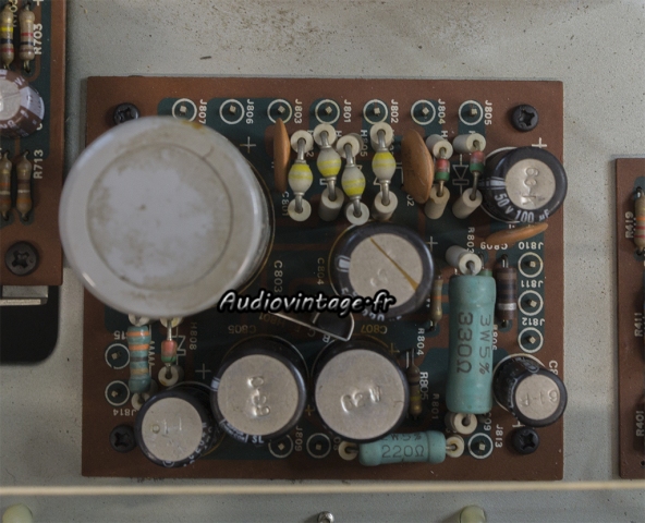Marantz 2215 BL : alimentation à réviser.