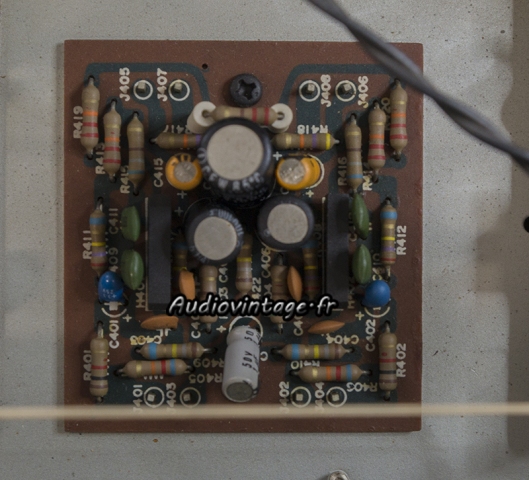 Marantz 2215 BL : étage phono à réviser.