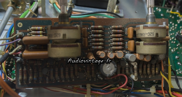 Marantz 2215 BL : circuit de tonalité à réviser.