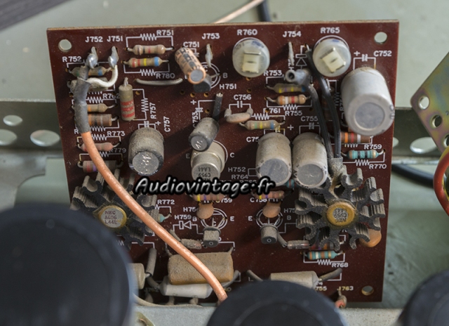 Marantz 2230 : circuit driver à réviser.