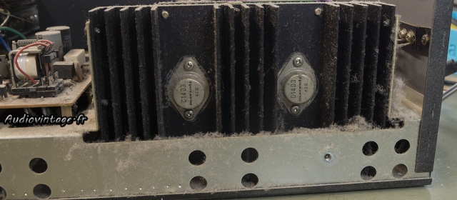Marantz 2240 : datation au carbone 14 :)