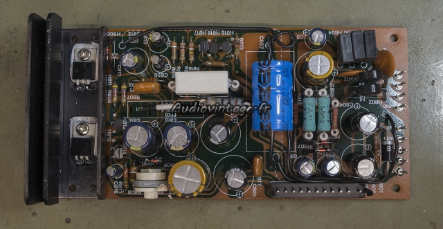Marantz 4400 : circuit d'alimentation réparé et révisé.