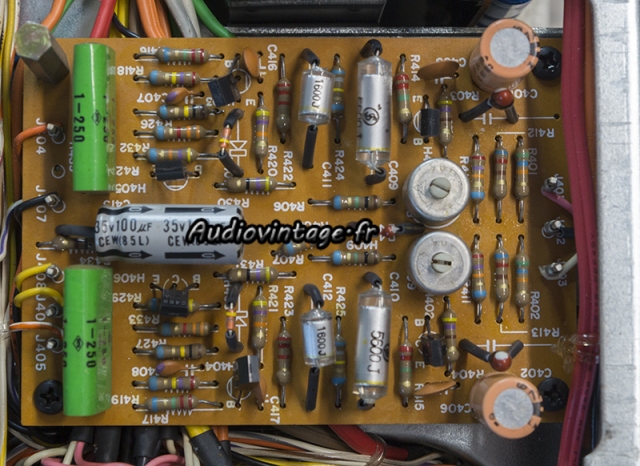 Marantz 4400 : étage phono à réviser.