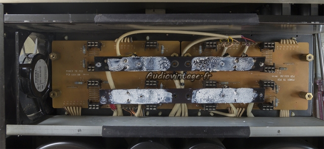 Nikko Alpha 2000 : retarit des radiateurs/transistors.