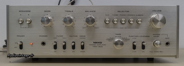 Nikko TRM-600 : look 70' affirmé.