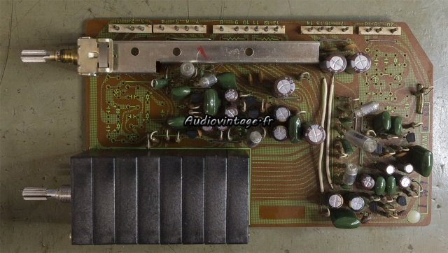 Pioneer D-23 : condensateurs chimiques neufs.