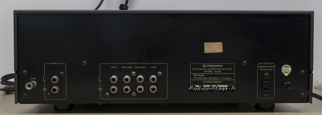 Pioneer D-23 : connectique.