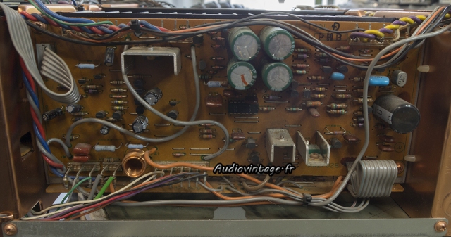 Pioneer M-90 : circuit droit à réviser.