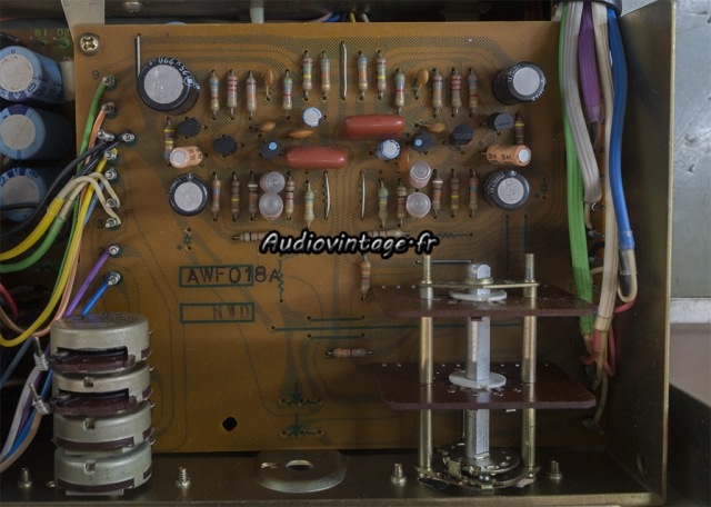 Pioneer SA-7500 : circuit phono à réviser.