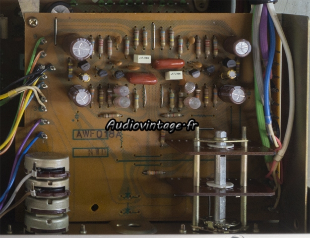 Pioneer SA-7500 : circuit phono révisé.