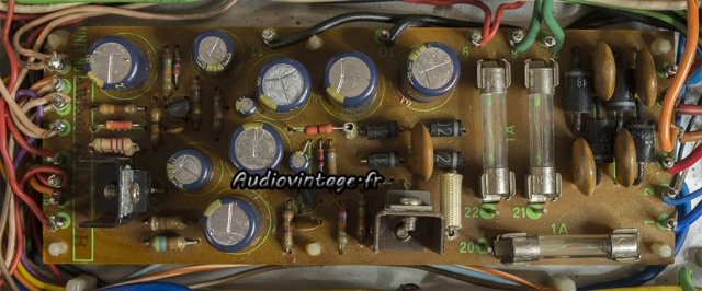 Pioneer SA-8100 : circuit d'alimentation réparé, corrigé et révisé.