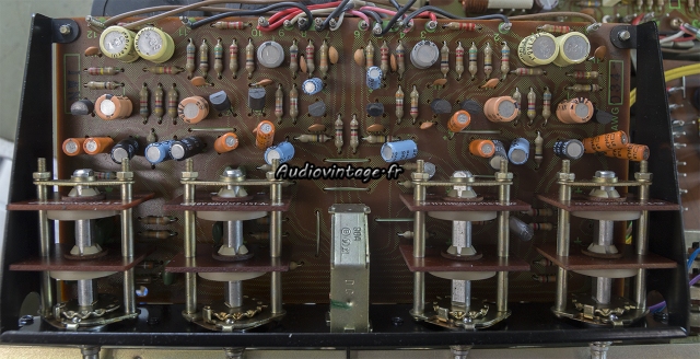 Pioneer SA-8500 : circuit de tonalité à revoir.