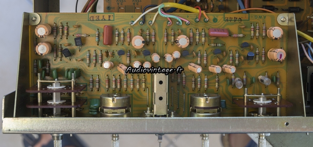 Pioneer SA-8500 II : circuit de tonalité à revoir.