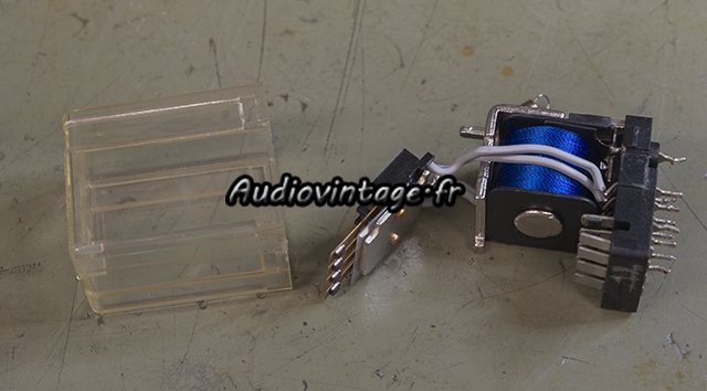 Pioneer SA-8500 II : désoxydation des contacts du relais.