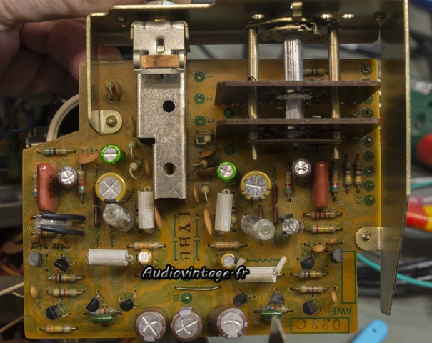 Pioneer SA-8500 II : circuit phono révisé.