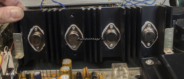 Pioneer SX-737 : transistors de puissances neufs.