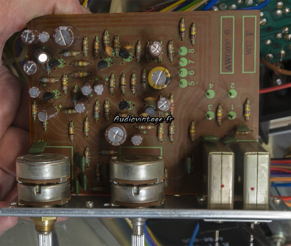 Pioneer SX-737 : étage de tonalité révisé.