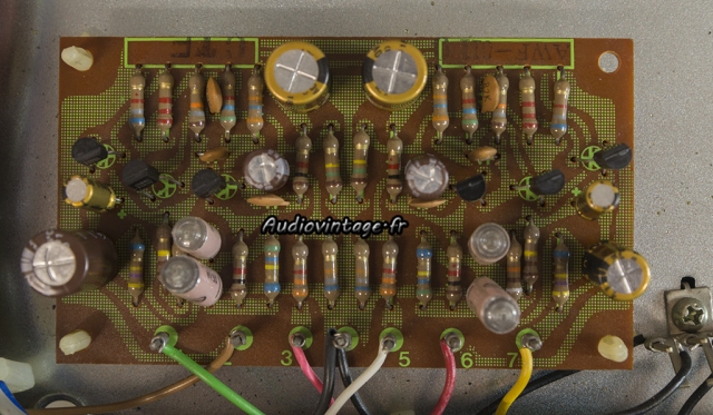 Pioneer SX-737 : circuit phono révisé.