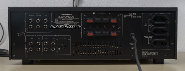 Pioneer SA-608 : connectique.