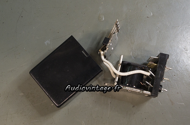 Pioneer SA-608 : nettoyage de relais.