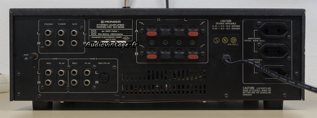 Pioneer SA-608 : connectique.
