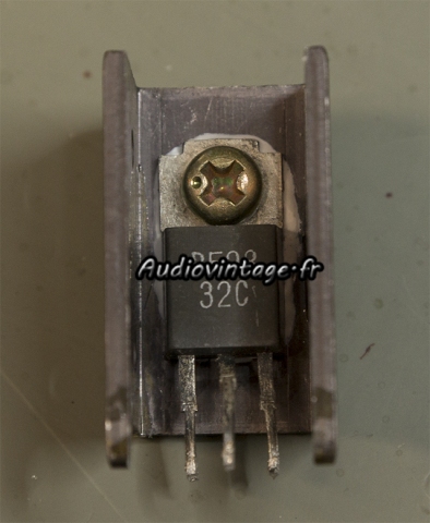 Pioneer SA-9100 : transistor nettoyé.