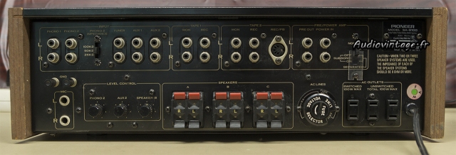 Pioneer SA-9100 : connectique.