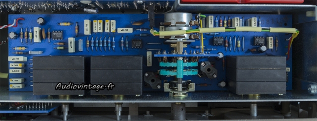 Quad 44 : condensateurs à remplacer.