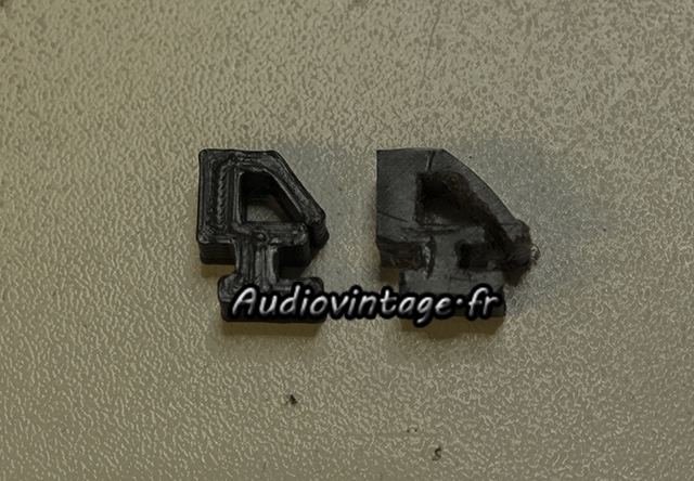 Quad 303 : attache originale à droite.