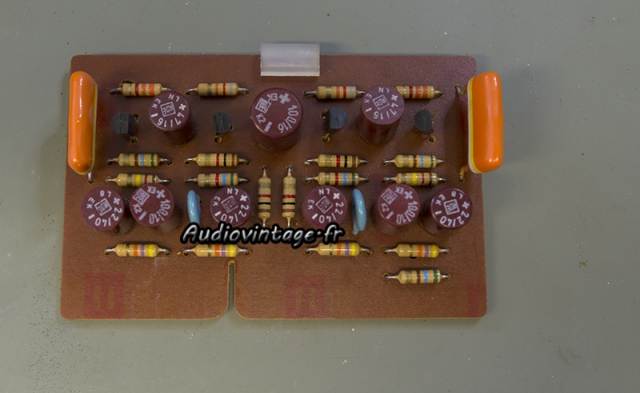 Quad 33 : phono à réviser.