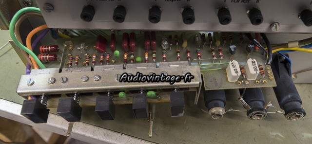 Revox A50 : condensateurs chimiques à remplacer.
