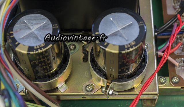 Rotel RA-612 : condensateurs de filtrage neufs en place.