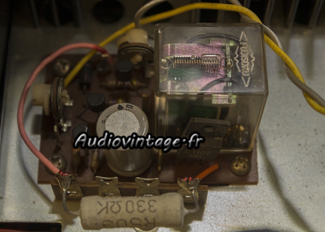 Rotel RA-810 : circuit de protection à revoir.