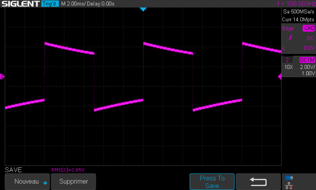 Rotel RA-810 : signal-carré-à-100hz