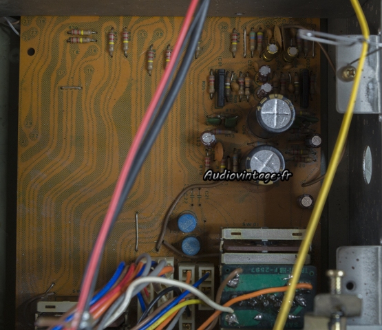 Sansui 8080 : circuit phono révisé.
