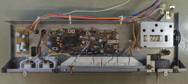 Sansui 8080 : section tuner retirée.