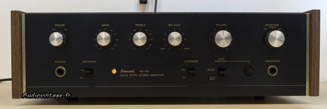 Sansui AU-101 : petit modèle mais déjà une jolie présentation.