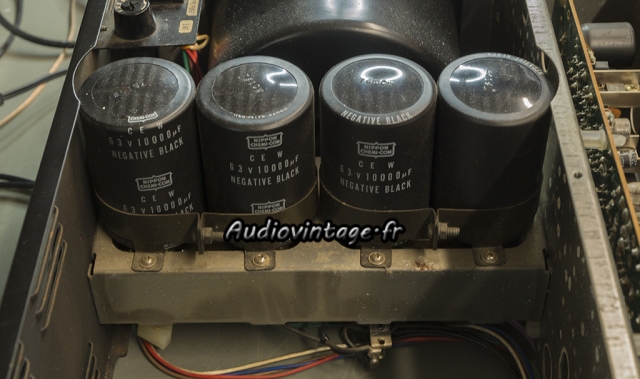 Sansui AU-11000A : capas de filtrage d'alim à remplacer.