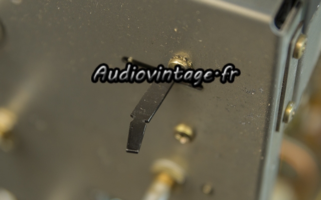 Sansui AU-11000A : commande tuner tordue.