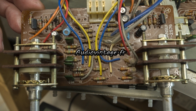 Sansui AU-11000A : étage de tonalité grave/aigu à réviser.