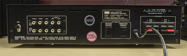 Sansui AU-117 : connectique.