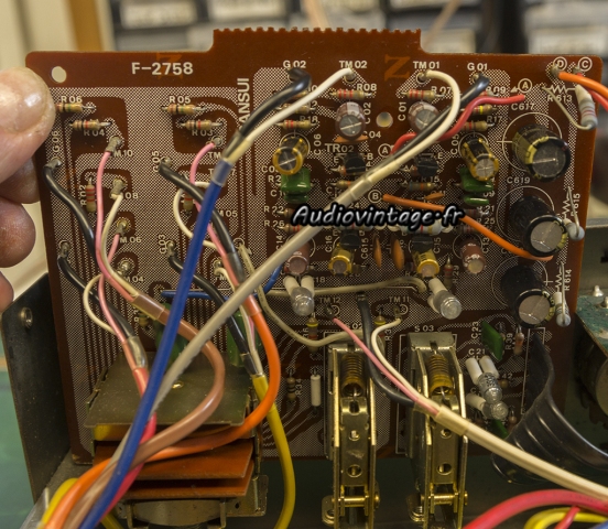 Sansui AU-217
