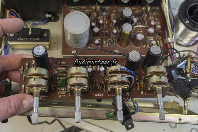 Sansui AU-222