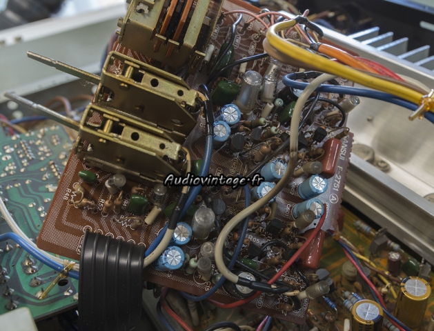 Sansui AU-317 II : phono à revoir.