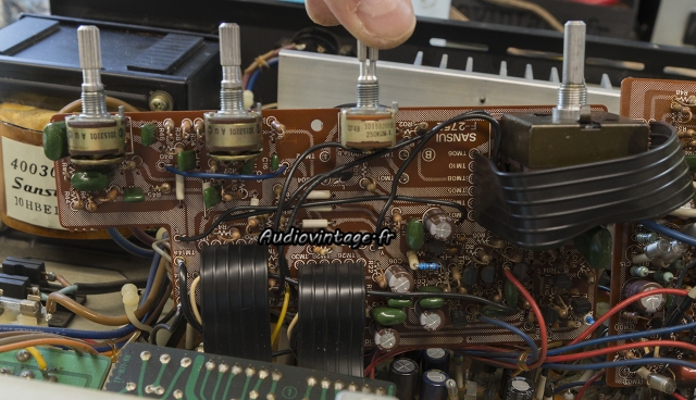 Sansui AU-317 II : circuit de tonalité révisé.