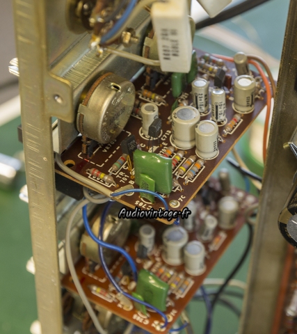 Sansui AU-555